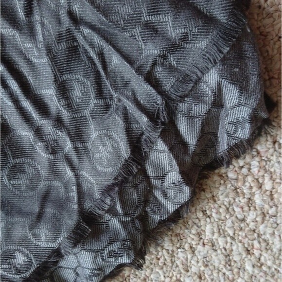 MICHAEL MICHAEL KORS Jet Set Logo Monogram Jacquard Long Scarf Wrap Silver Gray - Picture 2 of 9